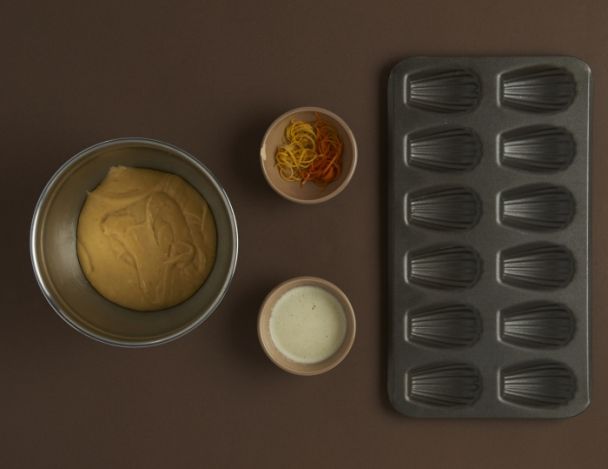 Préparation et cuisson de la pâte à madeleines