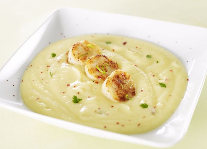 Velouté de panais au curcuma frais Saint-Jacques dorées au beurre