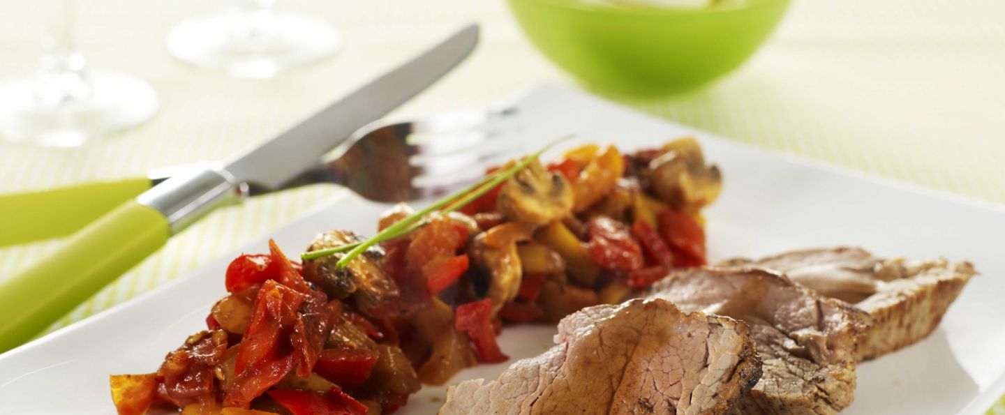 Filets mignon de veau et tagliatelles aux poivrons et champignons
