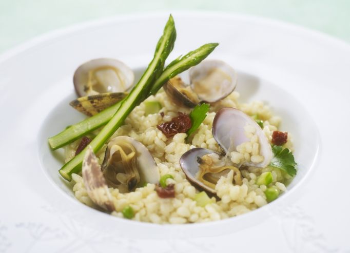 Risotto aux palourdes, petits pois et asperge verte