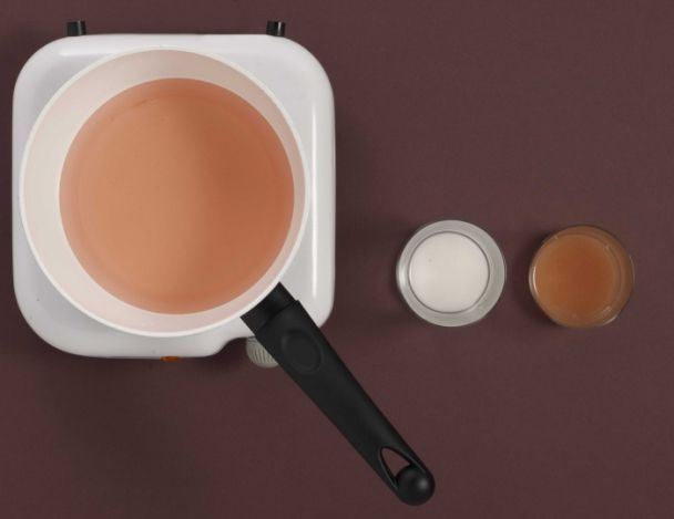 Préparation du sirop à la cardamome