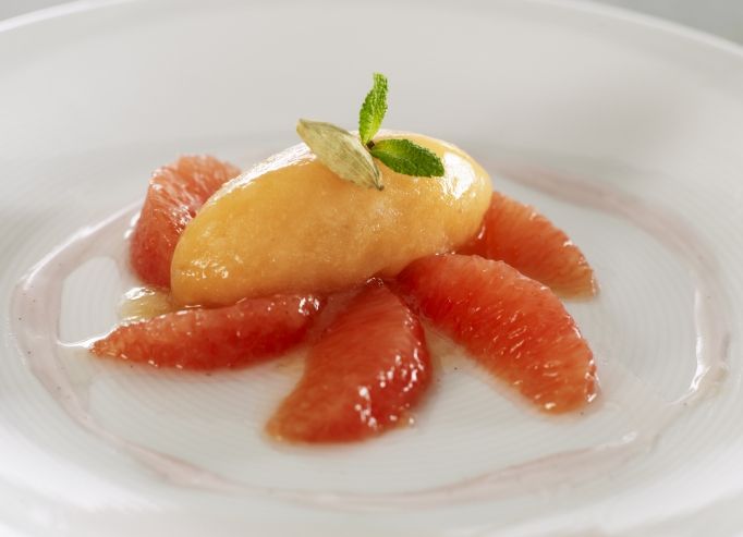 Pamplemousse rose, sirop à la cardamome verte et coquelicot 						