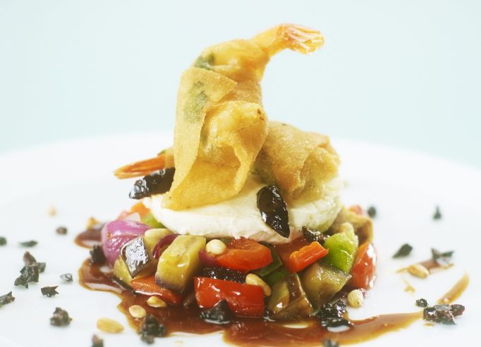 Croustillant de gambas au basilic, fondue de caponata et mozzarella buffala