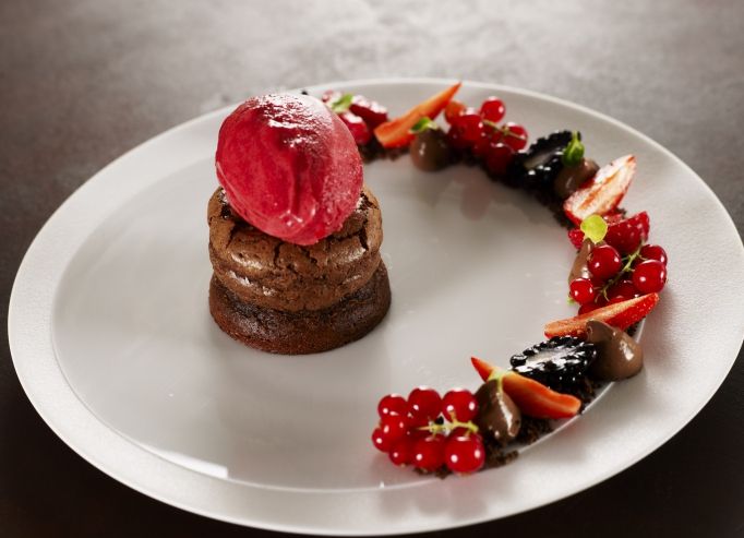 Moelleux au chocolat, Sorbet framboise, Fruits rouges