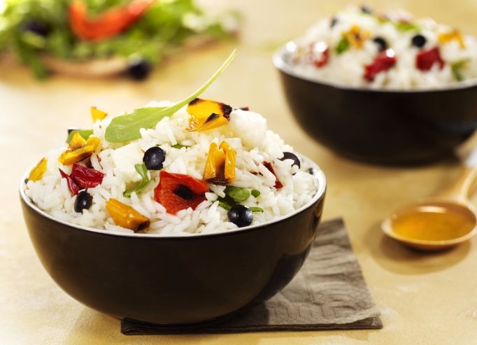 Salade de riz à la mozzarella et aux poivrons