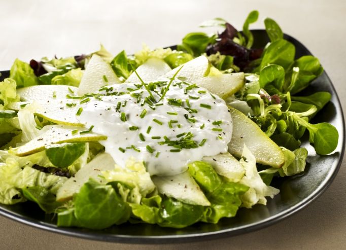 Salade de poires et sa sauce gorgonzola