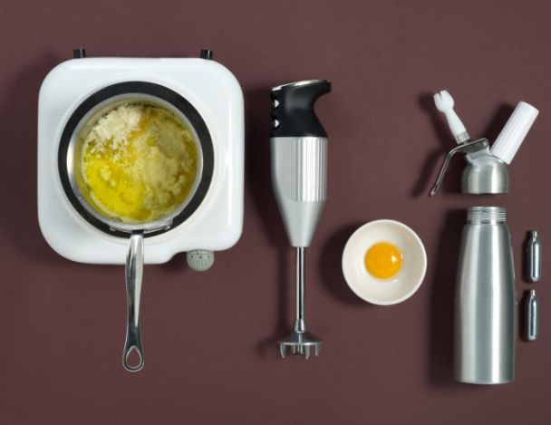 Préparation du siphon au parmesan