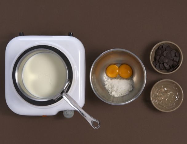 Préparation de la crème de chocolat noir