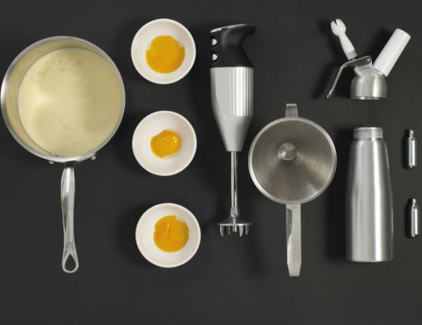 Préparation du siphon de fondue savoyarde
