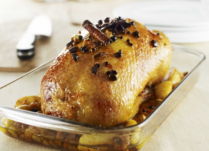 Canette rôtie au miel, pommes et raisins