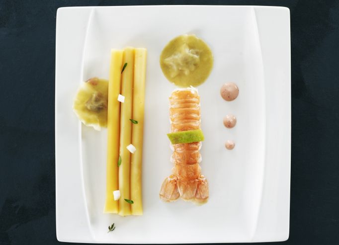 Langoustines, gros macaronis farcis à la courge et ravioles