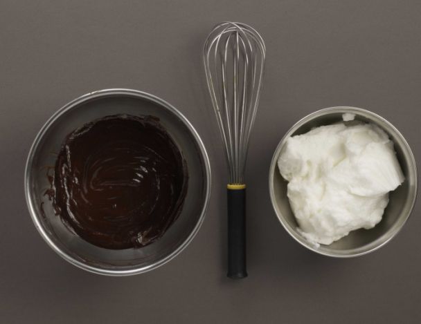 Finitions de la mousse au chocolat