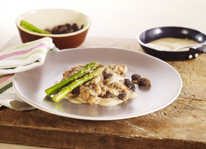 Fricassée de ris de veau aux asperges vertes et aux morilles