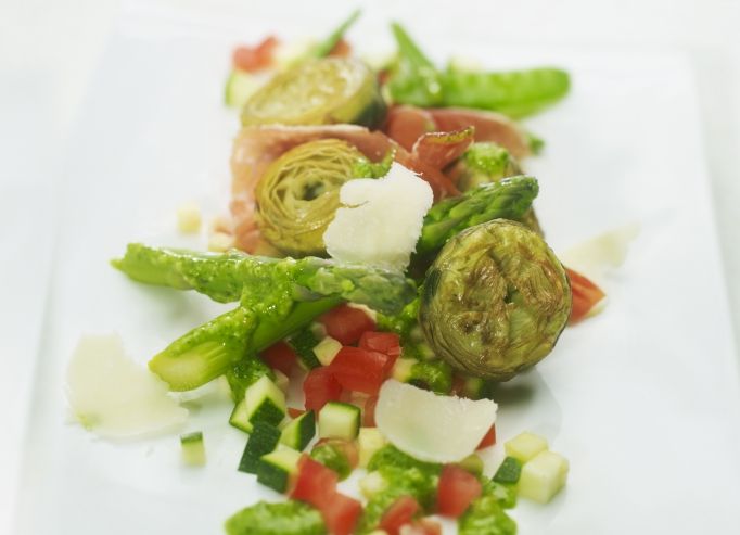 Barigoule de légumes au basilic, copeaux de parmesan et Pata Negra