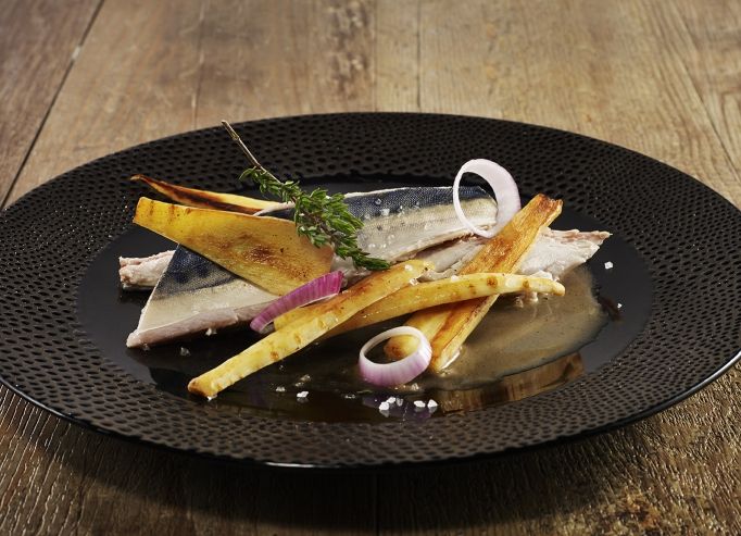 Maquereaux marinés, huile d'olive, vinaigre, panais rôtis