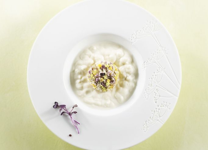 Velouté de chou-fleur et ses condiments colorés