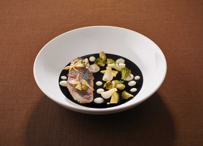 Daurade de Méditerranée légumes à la niçoise et sauce au citron confit