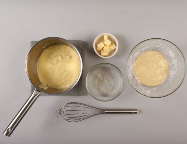 Préparation de la crème fondante à la vanille