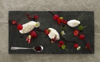 Quenelles de Faisselle Rians poivre, framboises et jus d’hibiscus