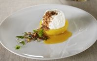 Tranche de Coing rôti au caramel de Passion et Faisselle, crumble de noix