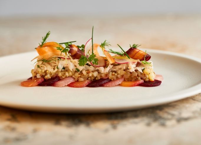 Salade de pommes de terre, effilochée de raie, betteraves confites 