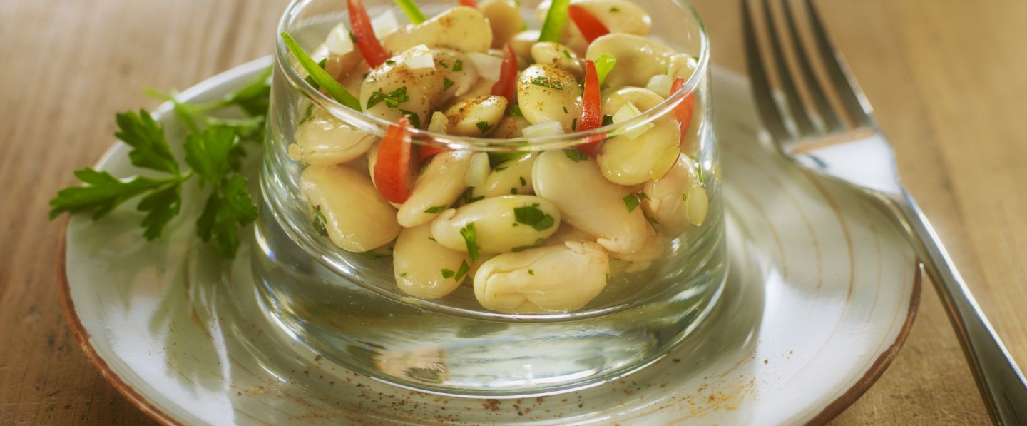 Salade de haricots blancs aux oignons nouveaux