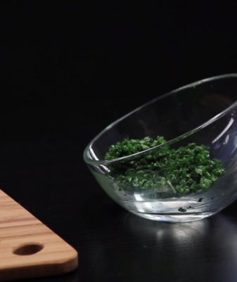Hacher des herbes