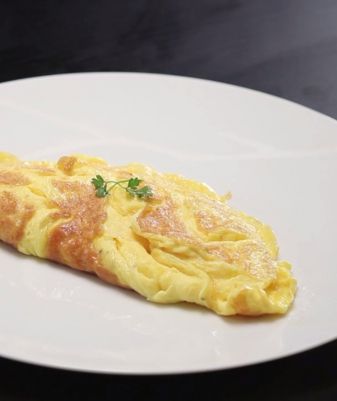 Cuire des oeufs en omelette