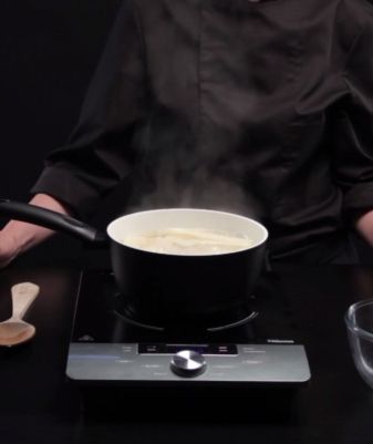 Pocher des fruits au sirop