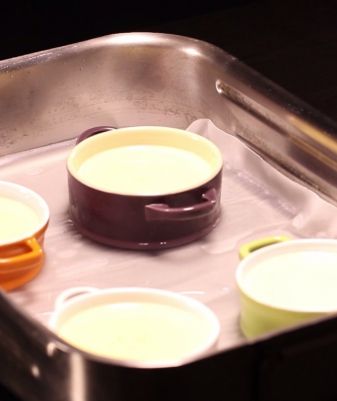 Cuire au bain marie au four