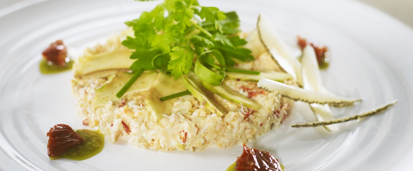 Fraîcheur de tourteaux, artichauts crus au pecorino, salade d'herbes