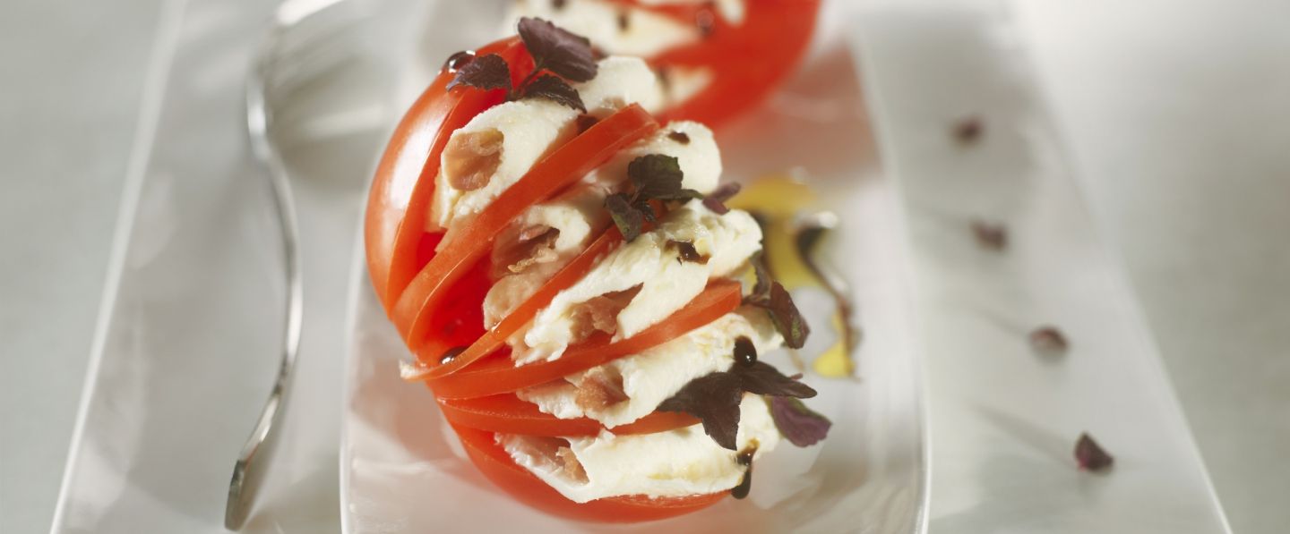 Tomate-mozzarella au basilic pourpre