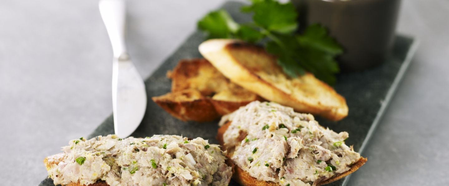 Rillettes de maquereaux au gingembre, salade de mesclun