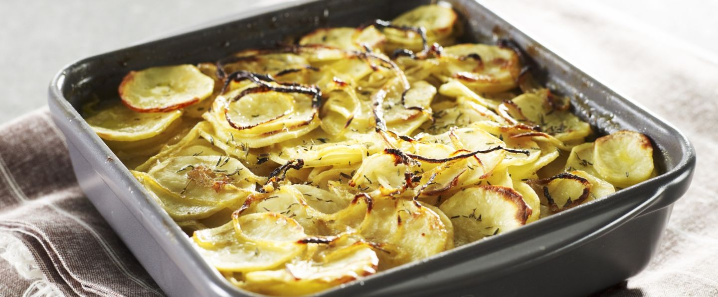 Pommes de terre boulangères à l'ail et aux oignons 