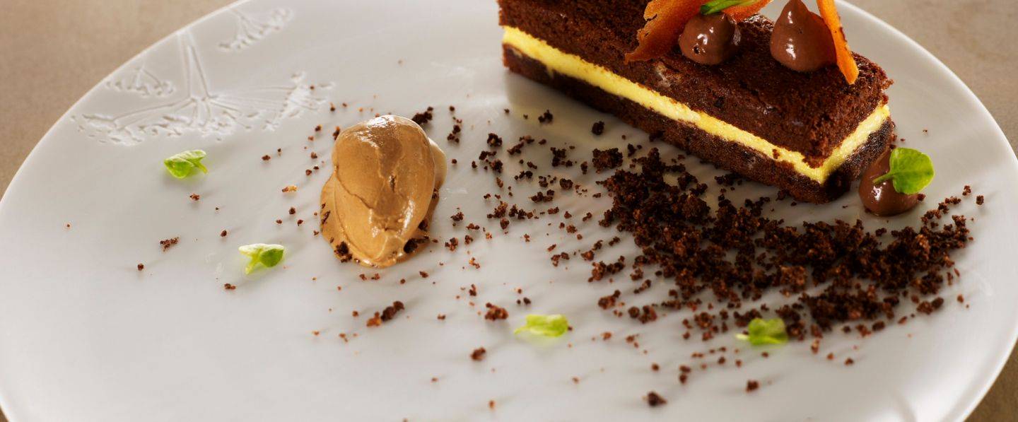 Recette De Chef Yves Mattagne Presente Sa Recette Tiramisu Cake Chocolat Glace Moka Tuile Cigarette Russe