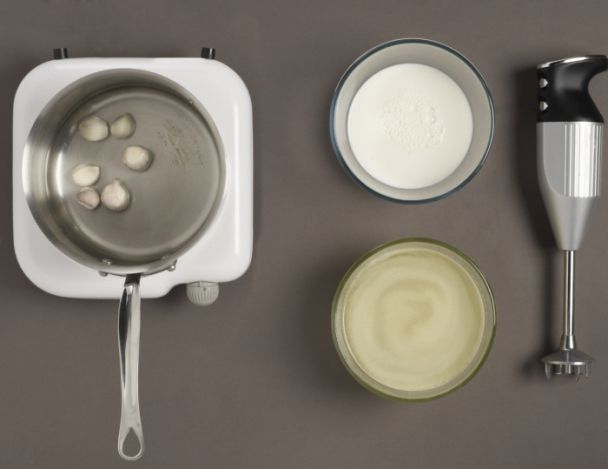 Préparation de la crème d'ail