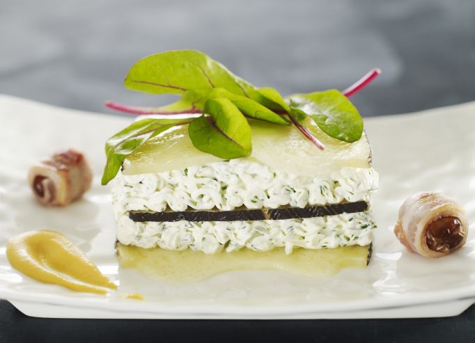Millefeuille de ricotta et manchego croustillant, coulis de carottes