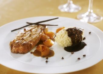 Risotto Alfredo, foie gras de canard poêlé, abricots rôtis et sauce marsala