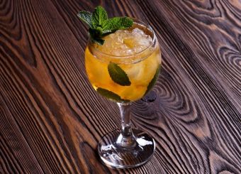 Bourbon peach smash