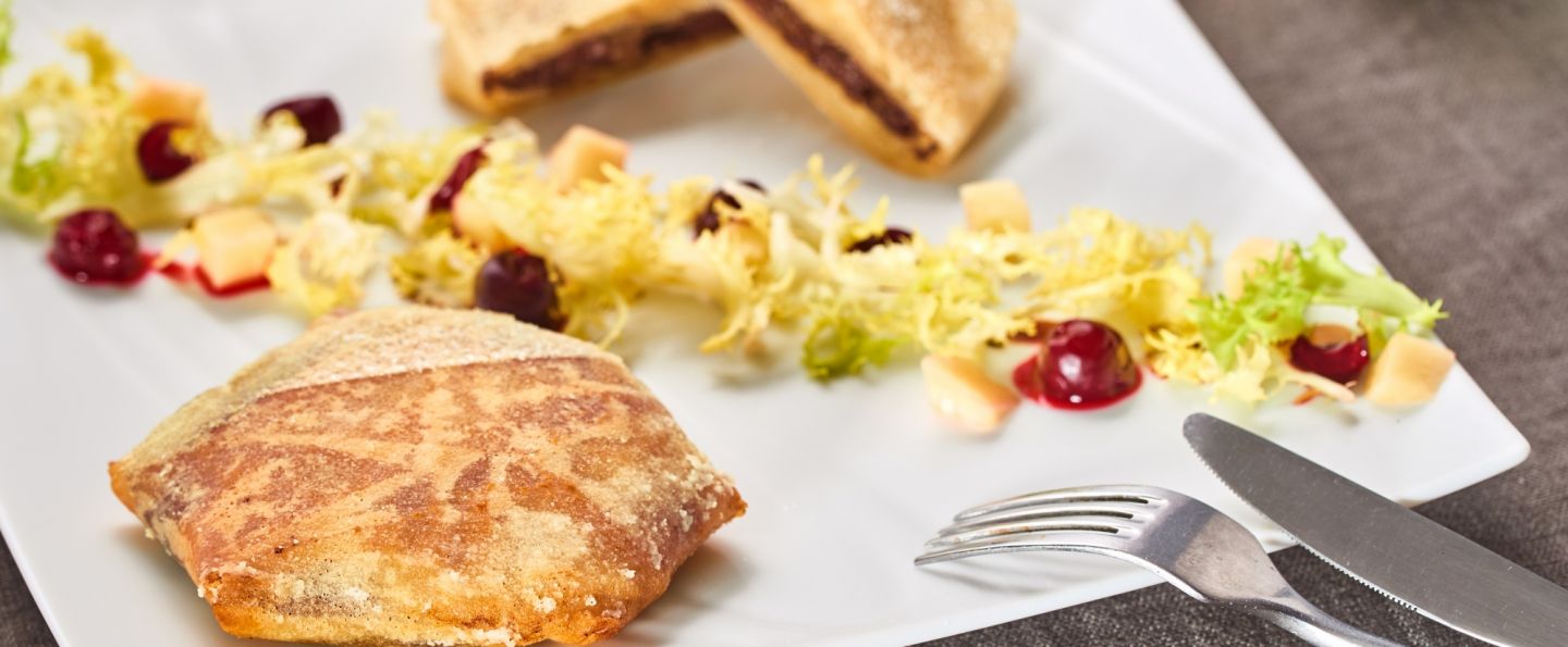 Pastillas de Boudin Noir, Ananas et Griottines, Salade Rossulaire