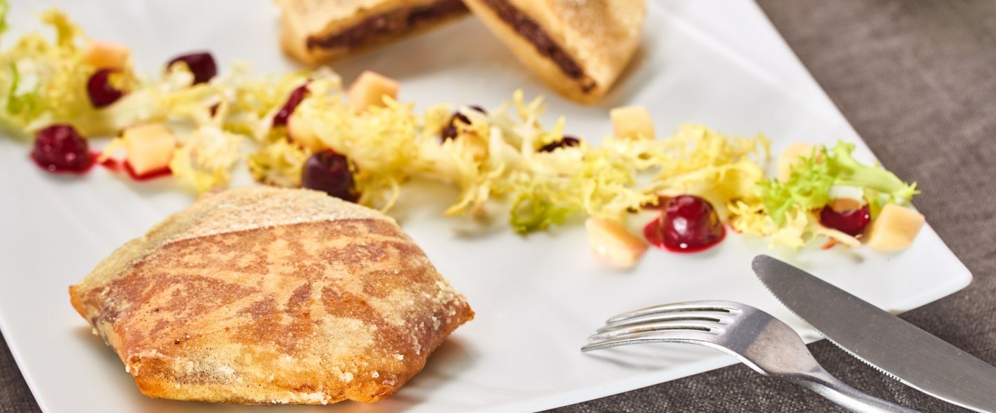 Pastillas de Boudin Noir, Ananas et Griottines, Salade Rossulaire