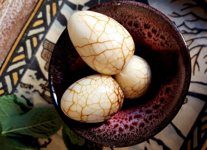 Œufs de caille marbrés au thé et à la sauce soja