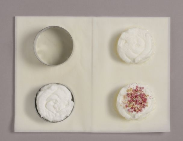 Préparation des œufs à la neige 