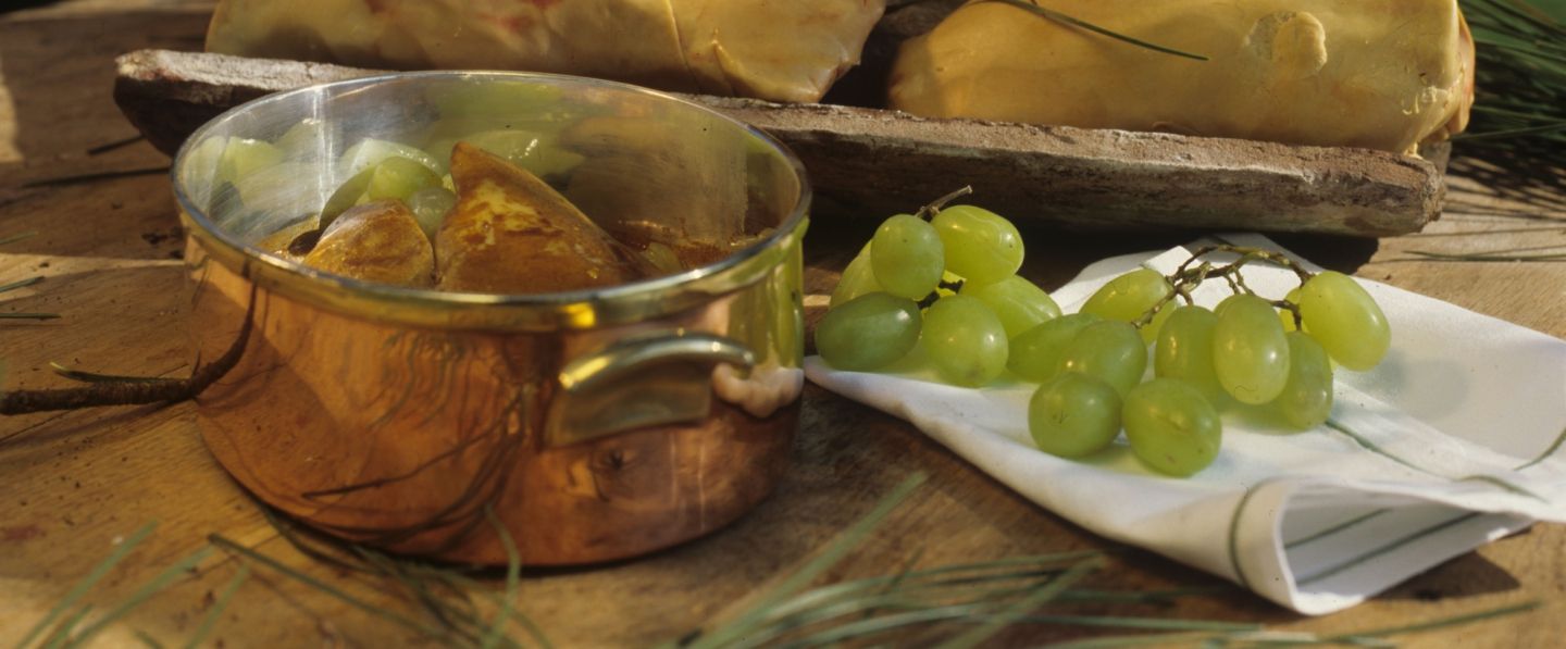 Foie gras de canard chaud aux raisins