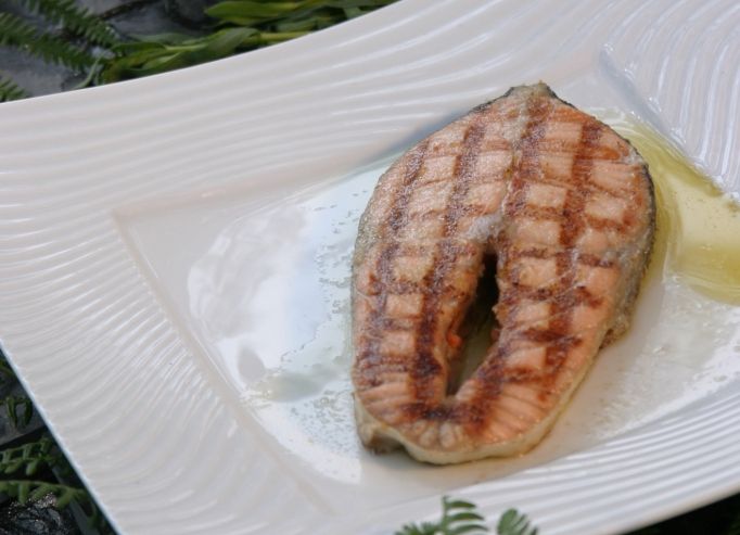 Saumon de l'Audour simplement grillé, sauce béarnaise