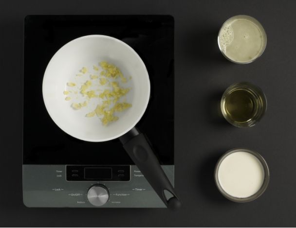 Préparation de la sauce au Savagnin