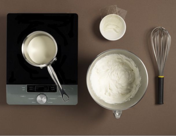 Préparation de la mousse au fromage blanc