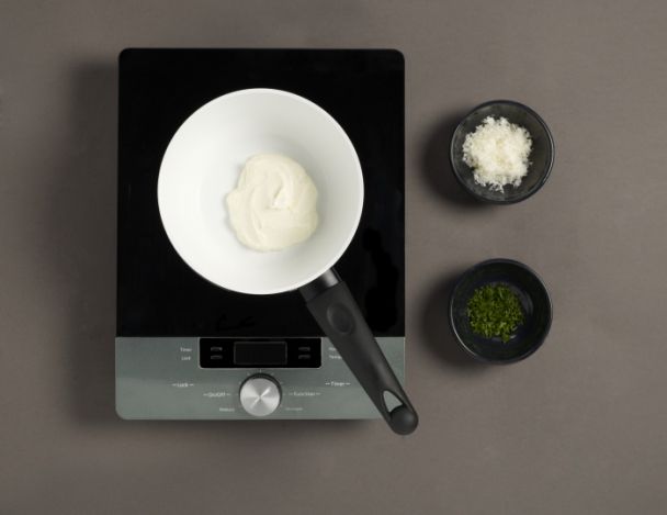 Préparation de la crème Alfredo