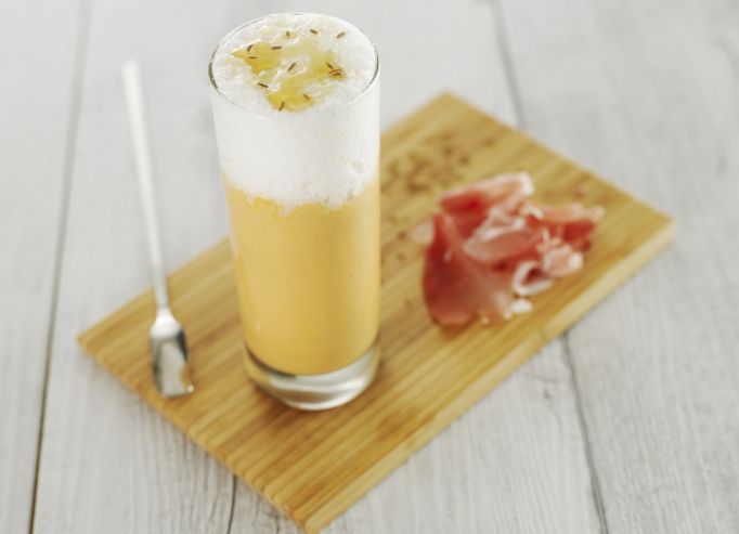 Velouté de jeunes carottes au miel et au cumin, mousse au speck