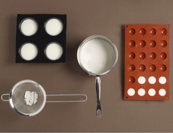 Préparation du blanc-manger coco
